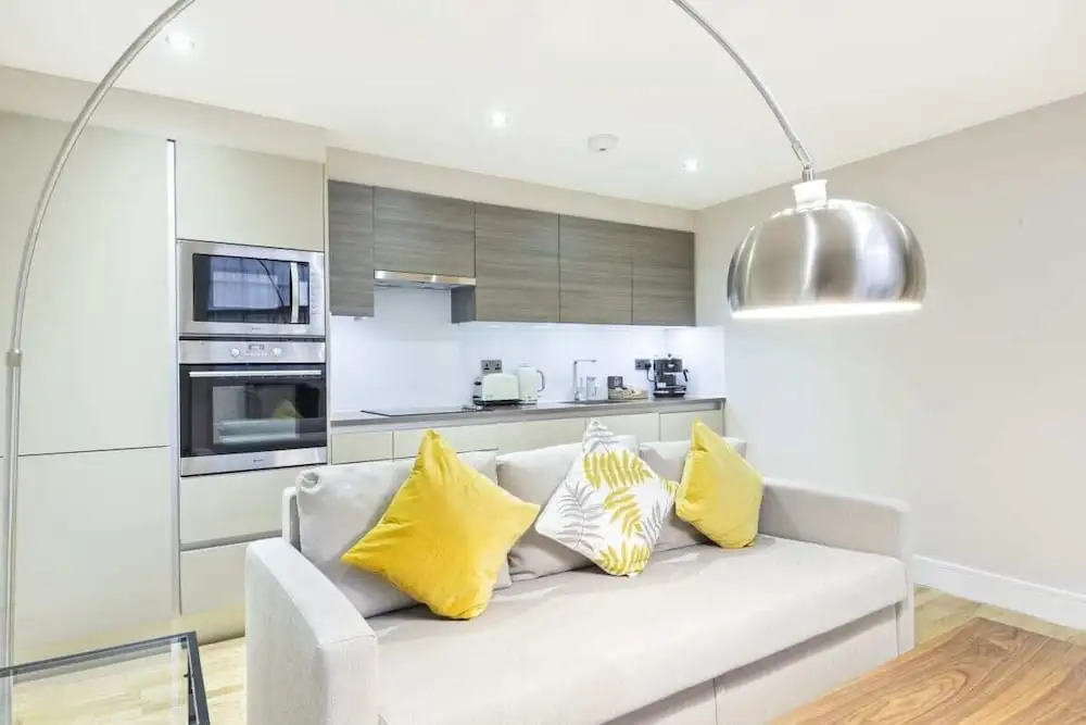 Modern & Cosy Apartment Close To Tube, Sleeps 5