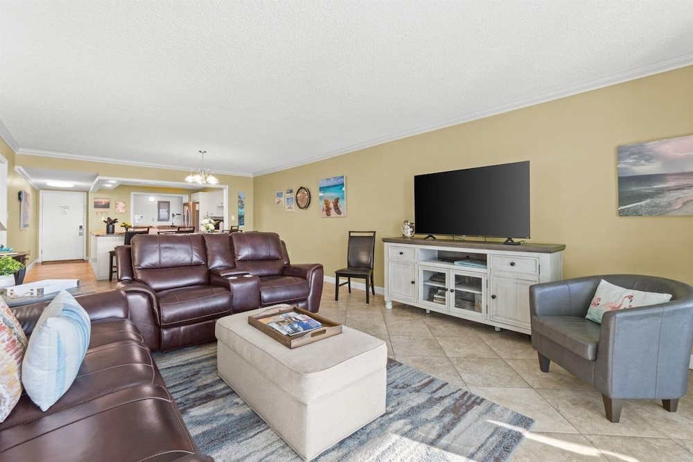 Shoreline Towers 1043 2 Bedroom Condo