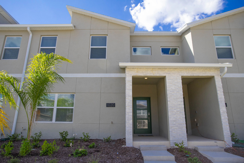 Gorgeous 4 Bd w Pool at Champions Gate Resort 1020
