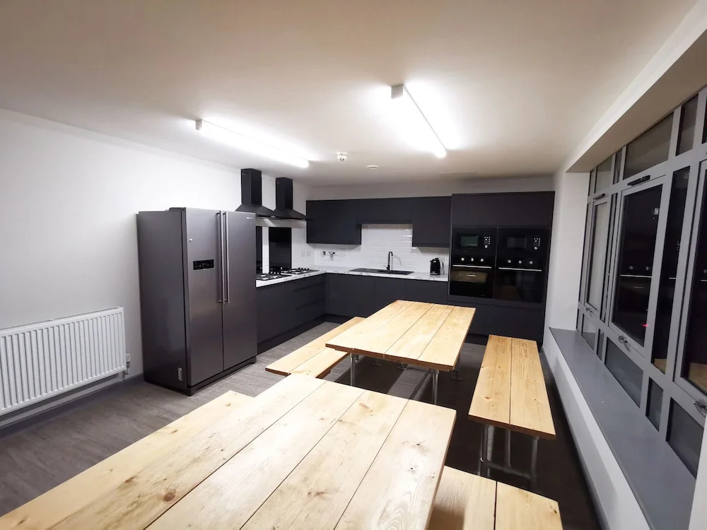 Cwtsh Hostel Central Swansea, Social & Modern, Near Train Station