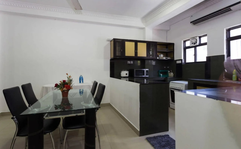 OYO 293 Akara Suites And Apartments