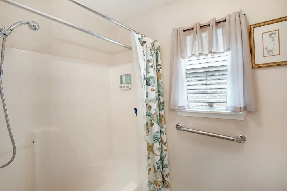 Beach - Lover Island Getway 4 Bedroom Home by Redawning