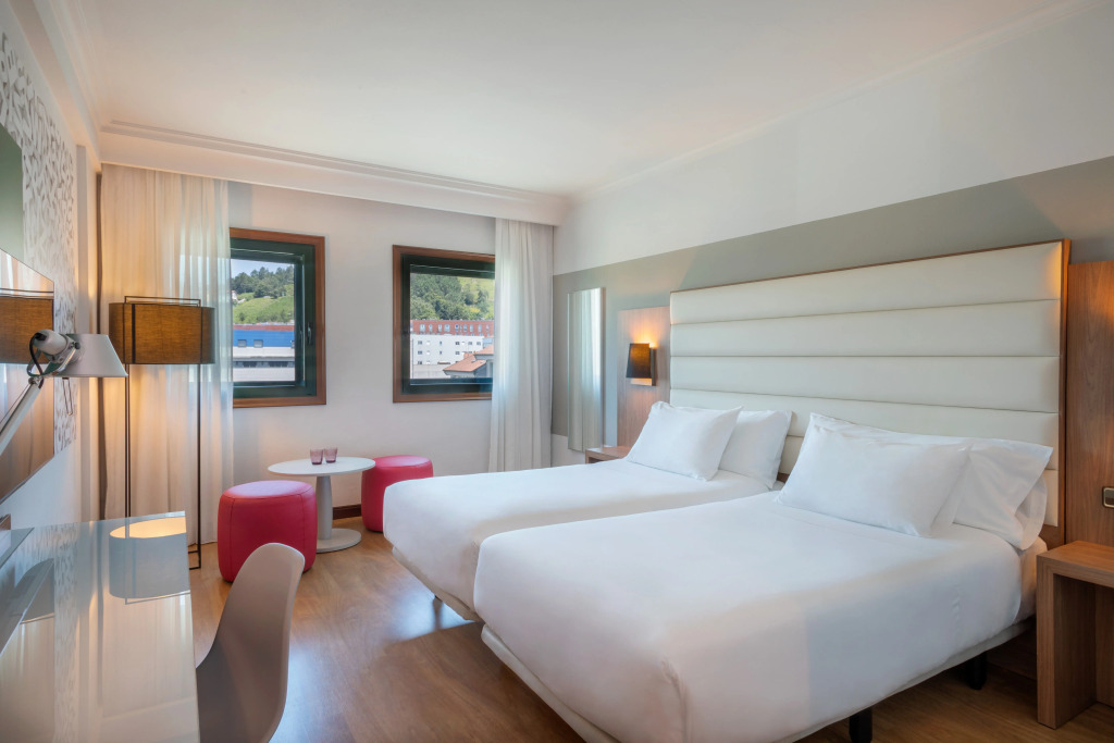 Hotel Santiago Plaza, Affiliated by Meliá