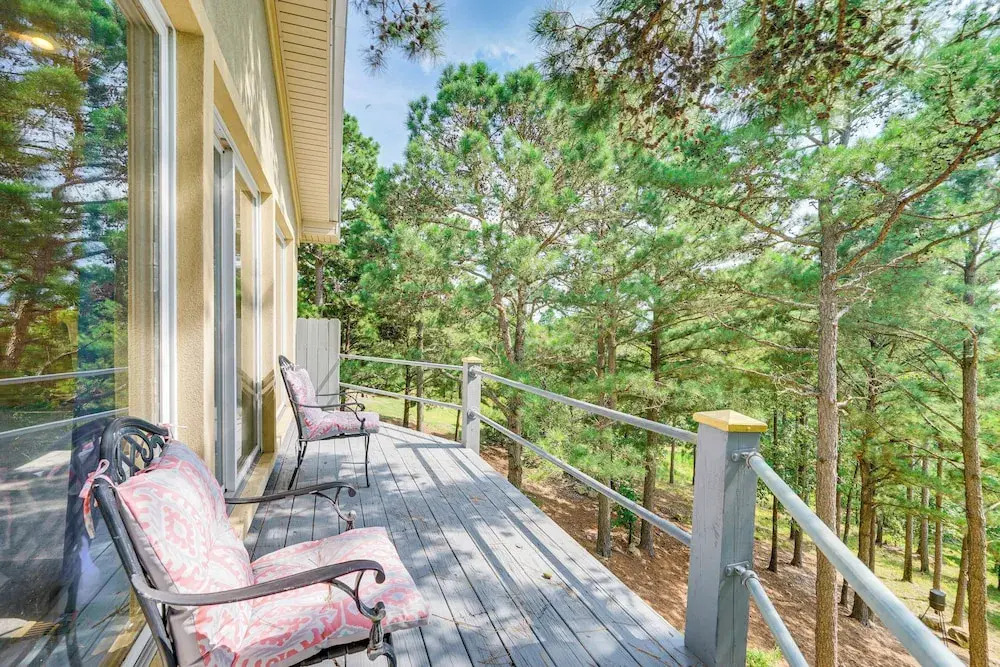 Broken Bow Escape w/ Mountain Views & Pool Access!