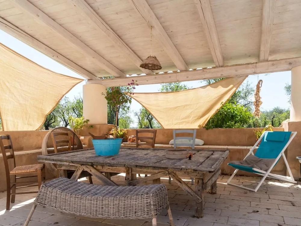 Farmhouse in Noto with Pool and Garden