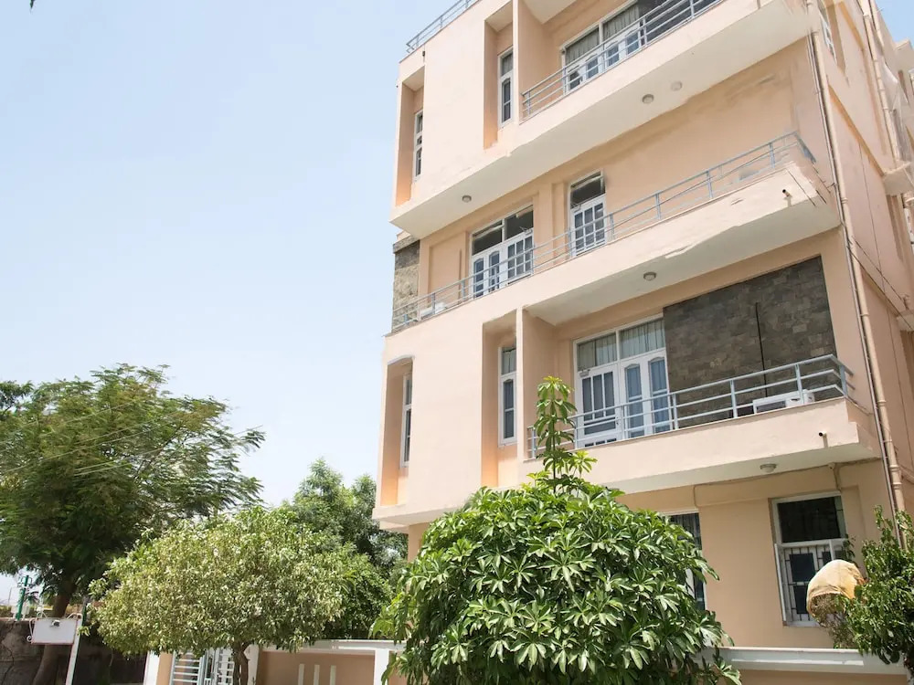 OYO 14357 Dev Villa