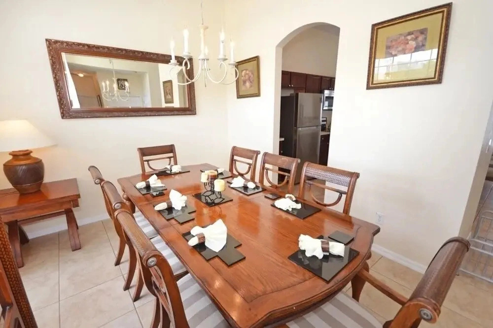 Lakeside Villa 5 Bedroom Home