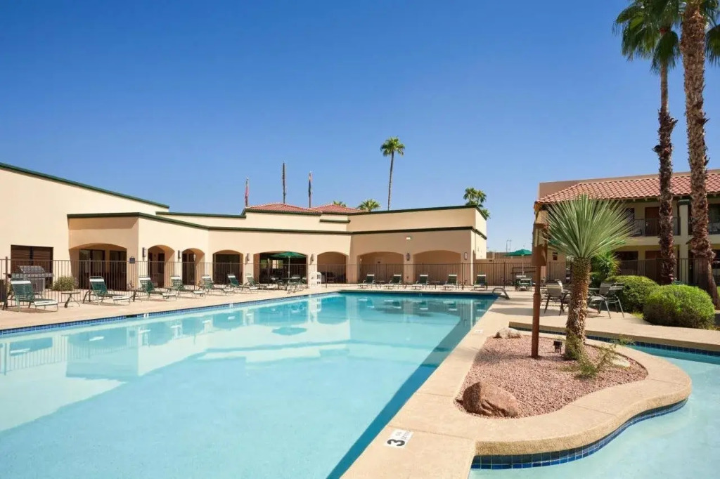 Days Inn and Suites Scottsdale