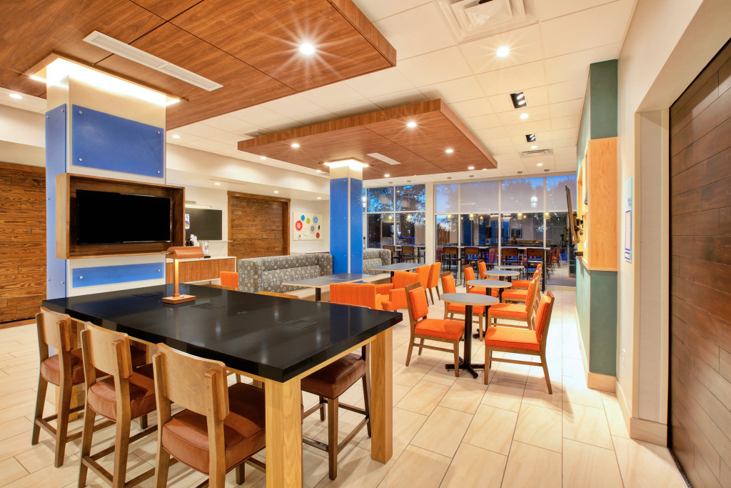 Holiday Inn Express & Suites New Castle by IHG