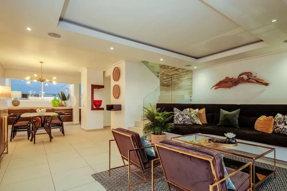 Stylish Holiday Apartment w Private Pool 180 Views Malibu