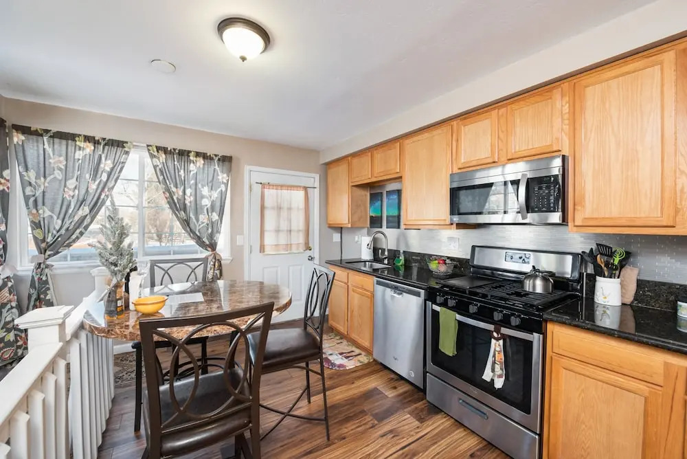 New Listing! Top-floor Gem W/ Outdoor Fireplace 4 Bedroom Duplex