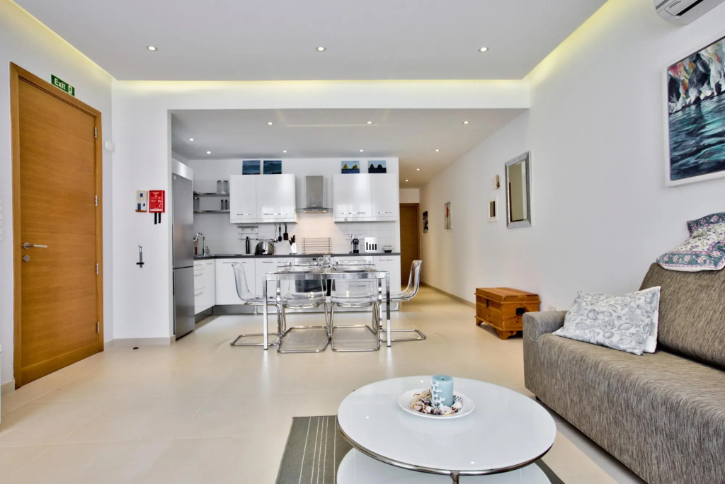 Raphaels - 2 Bedroom Apartment by Solea Holiday Homes