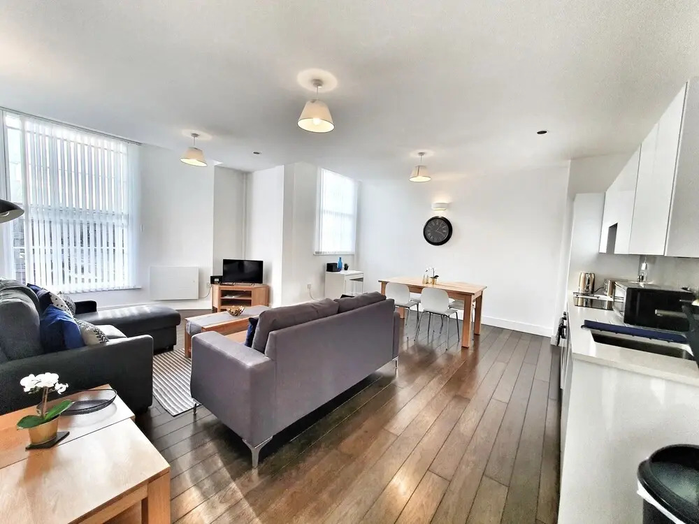 Urbane Spacious Executive Apartment