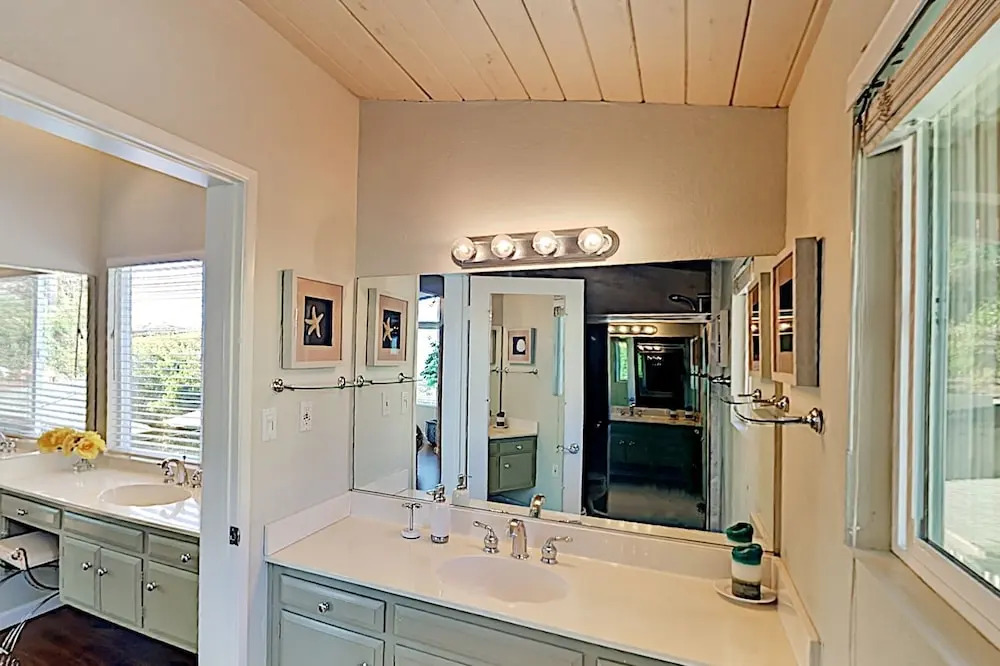 Ocean-view W/ Casita, Heated Pool & Hot Tub 5 Bedroom Home