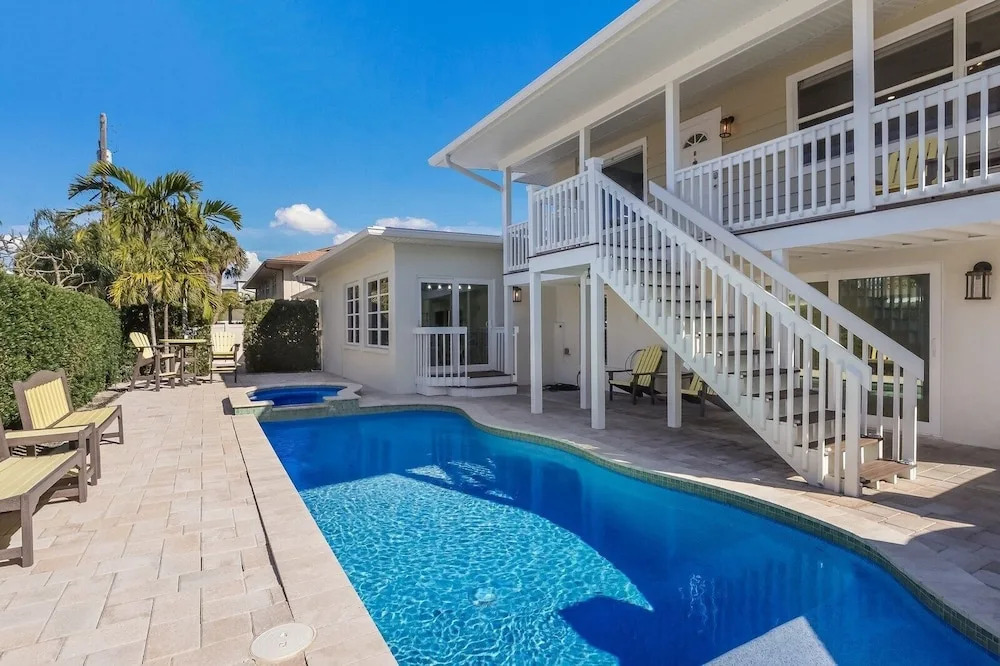 Surf Riders 4 Bedroom Home