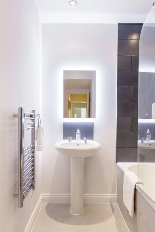 Elegant Double Bedroom in Belgravia