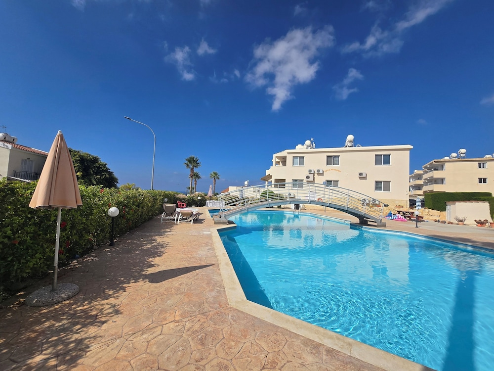 2 Bed Townhouse in Peyia Paradise