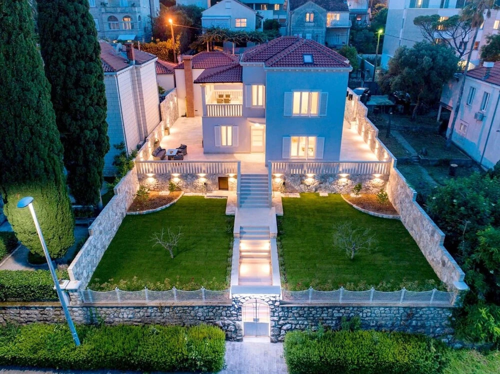 Spacious Villa with Private Pool in Dubrovnik