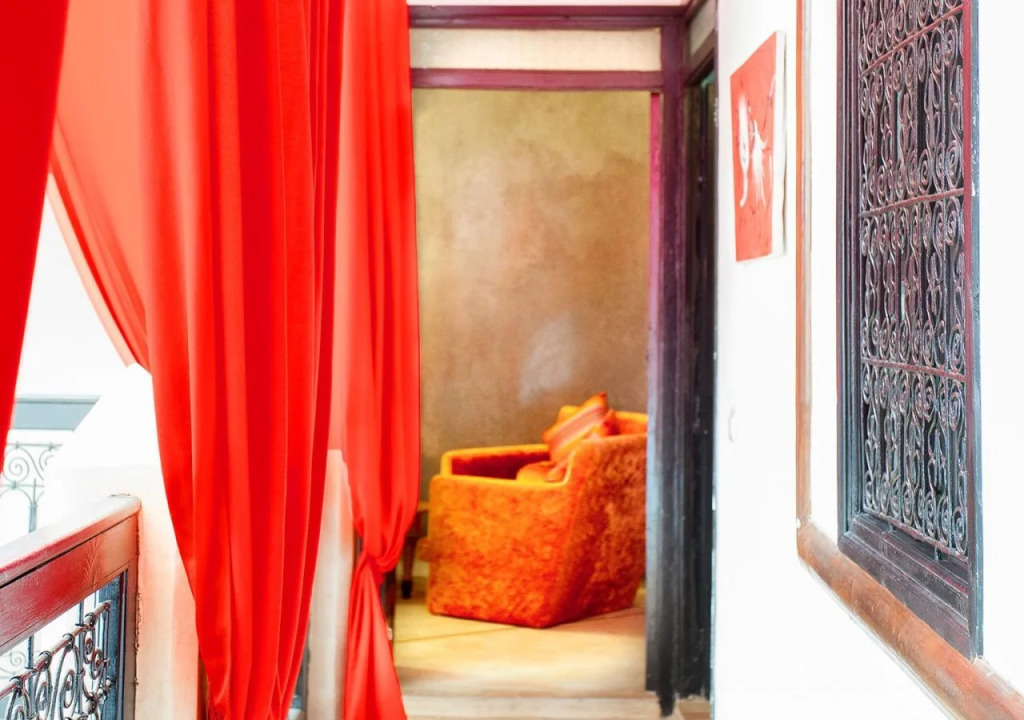 Dar Kamar Zamane - Adults Only