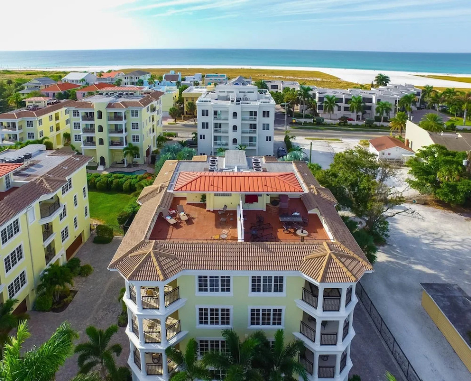 An Upscale Villa in the heart of Siesta Key on Beach Road
