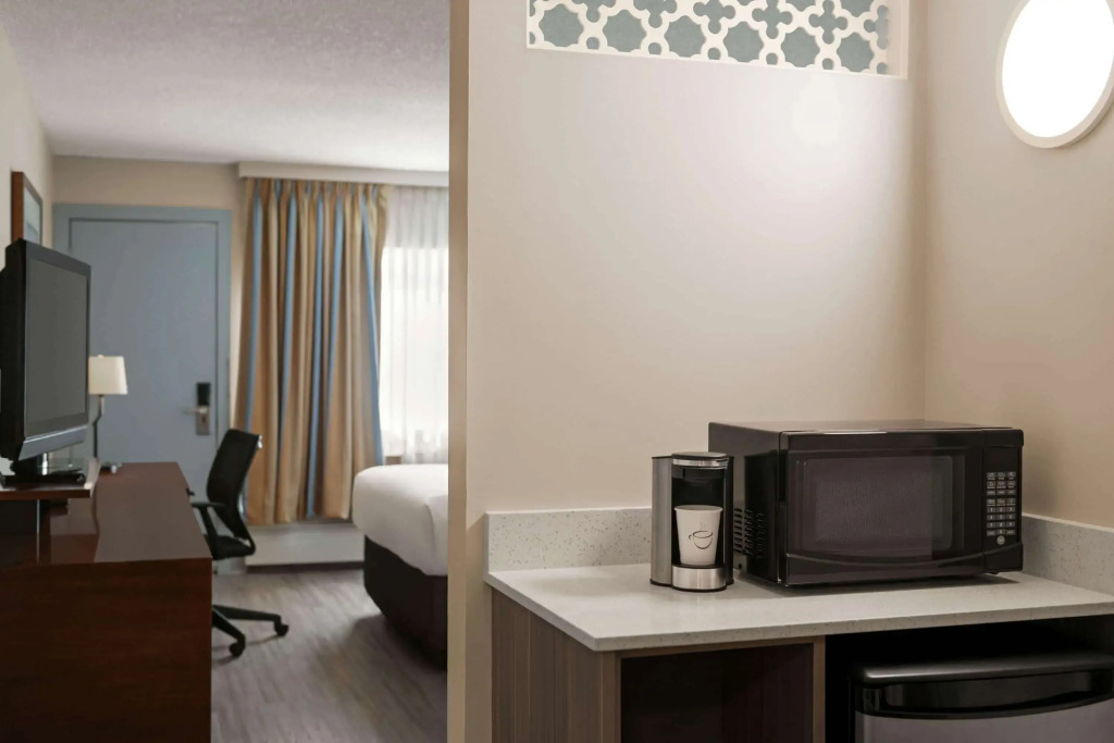 Travelodge by Wyndham Calgary South