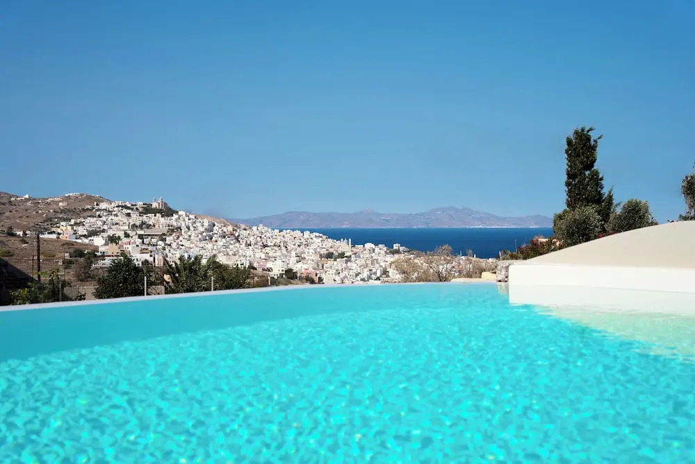 DIPOLIS luxury apartments Syros