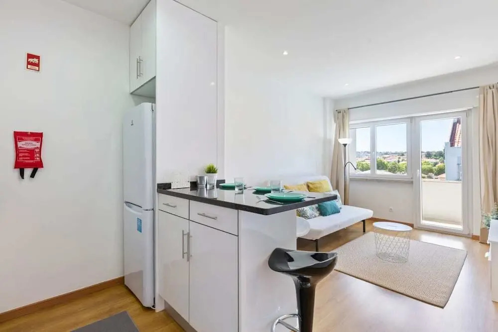Spacious 1 Bed Apt w/Balcony, Sleeps 3