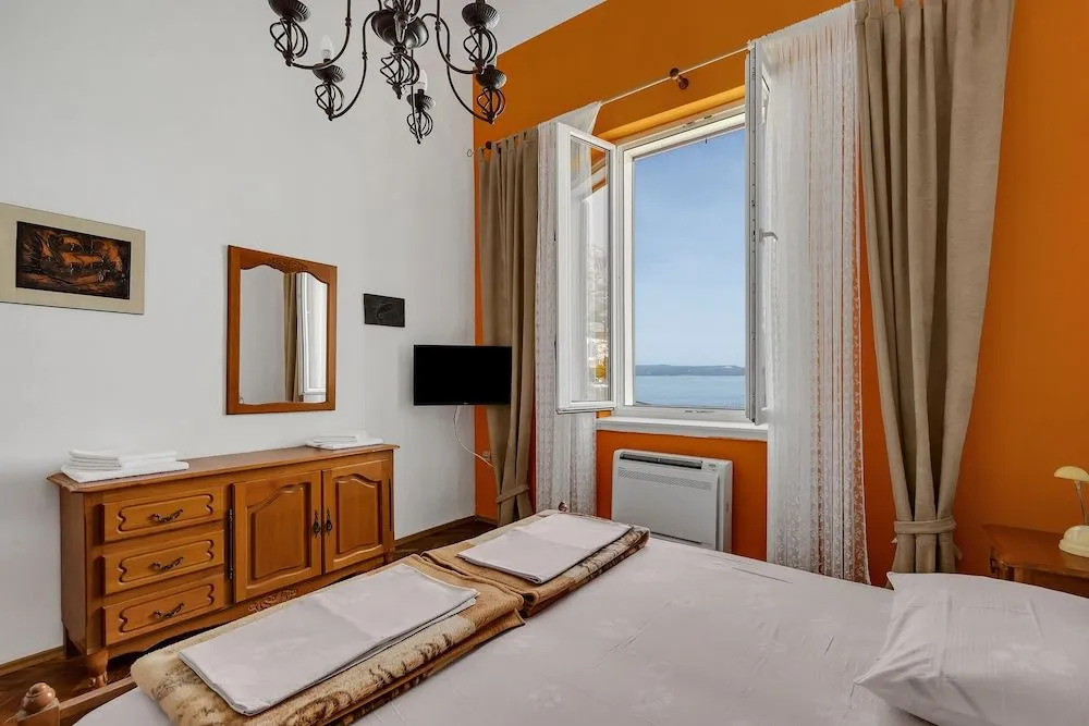 Beach rooms Riviera - Žuta Kuća