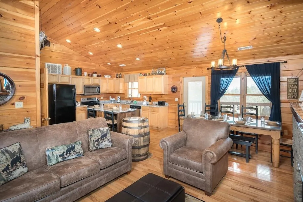 A Wolf's Den - 4 Br Cabin
