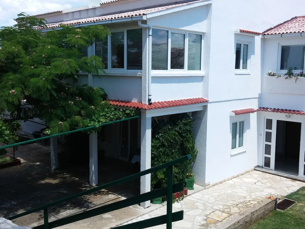 Scenic Apartment in Dalmatia With Lovely Garden