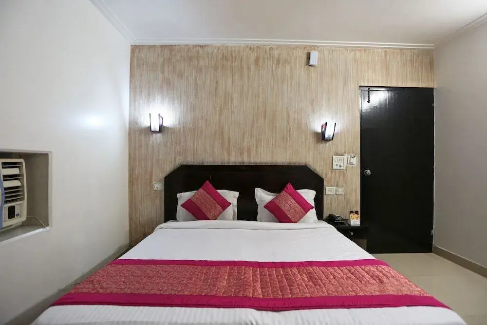 Oyo 19046 Hotel Airport Suites