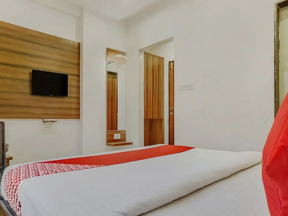 OYO Flagship 26583 Hotel Kohinoor Plaza