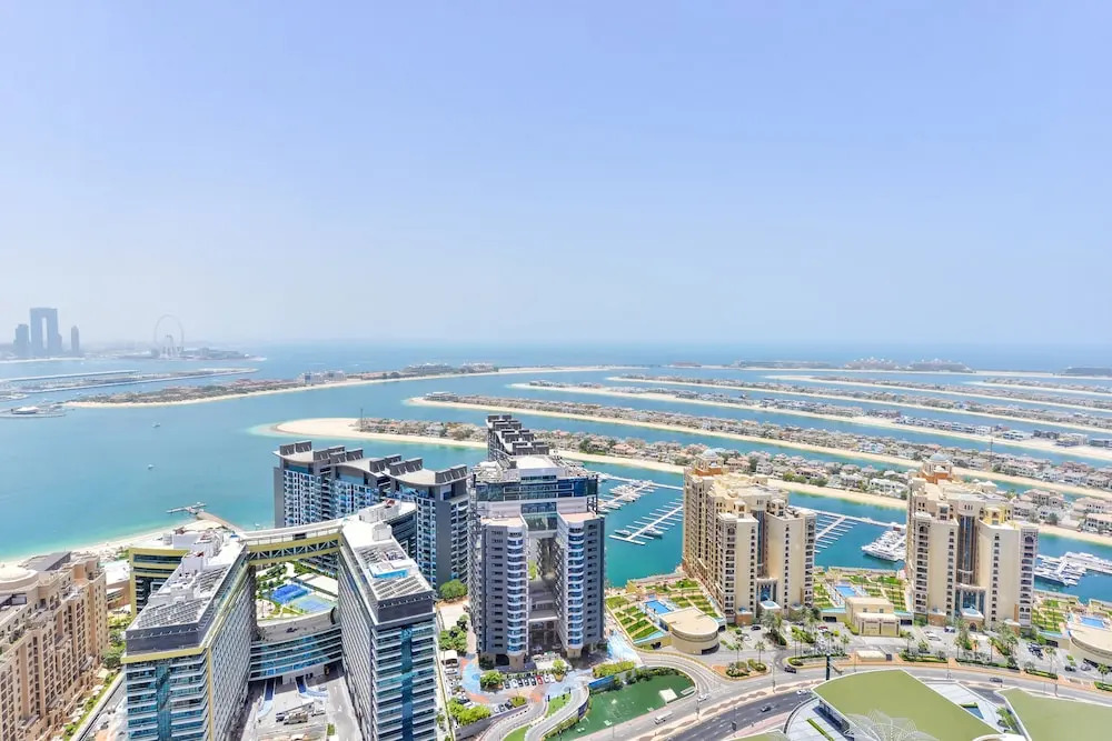 Ultra Luxury Palm Tower with Shared Hotel Facilities
