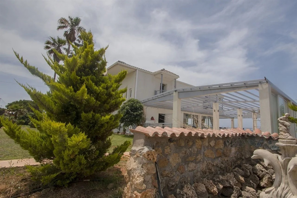 Hotel Limenari