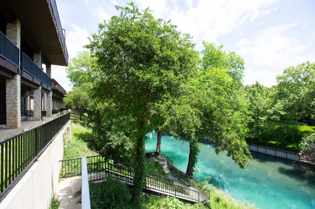 Condo de Comal CW C101