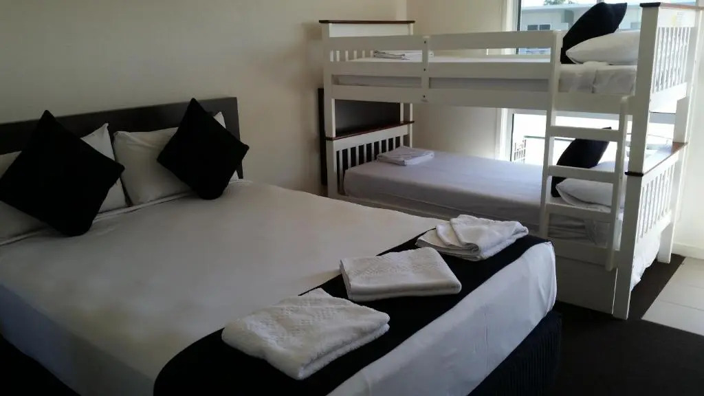 Dooleys Tavern and Motel Capella