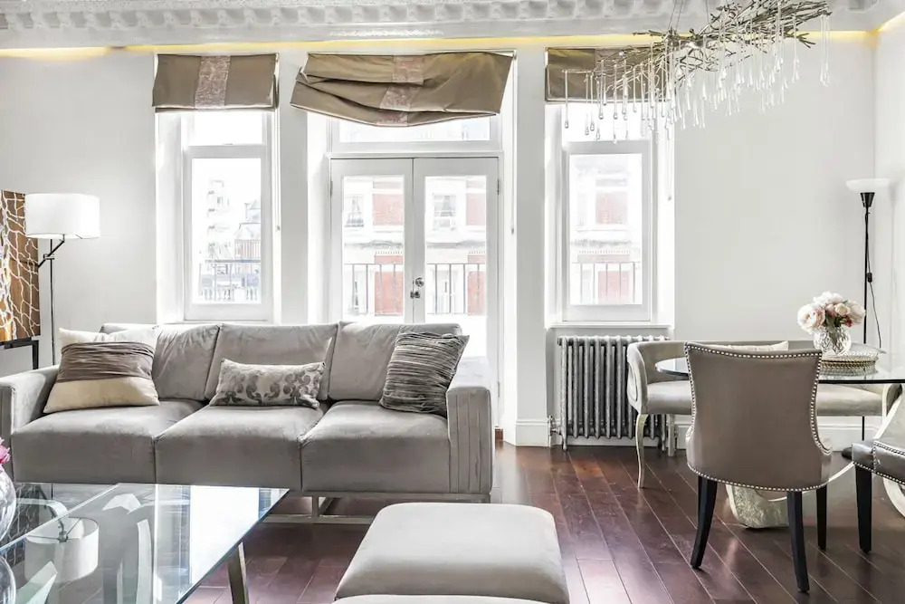 Royal Residence - Steps Away From Hyde Park