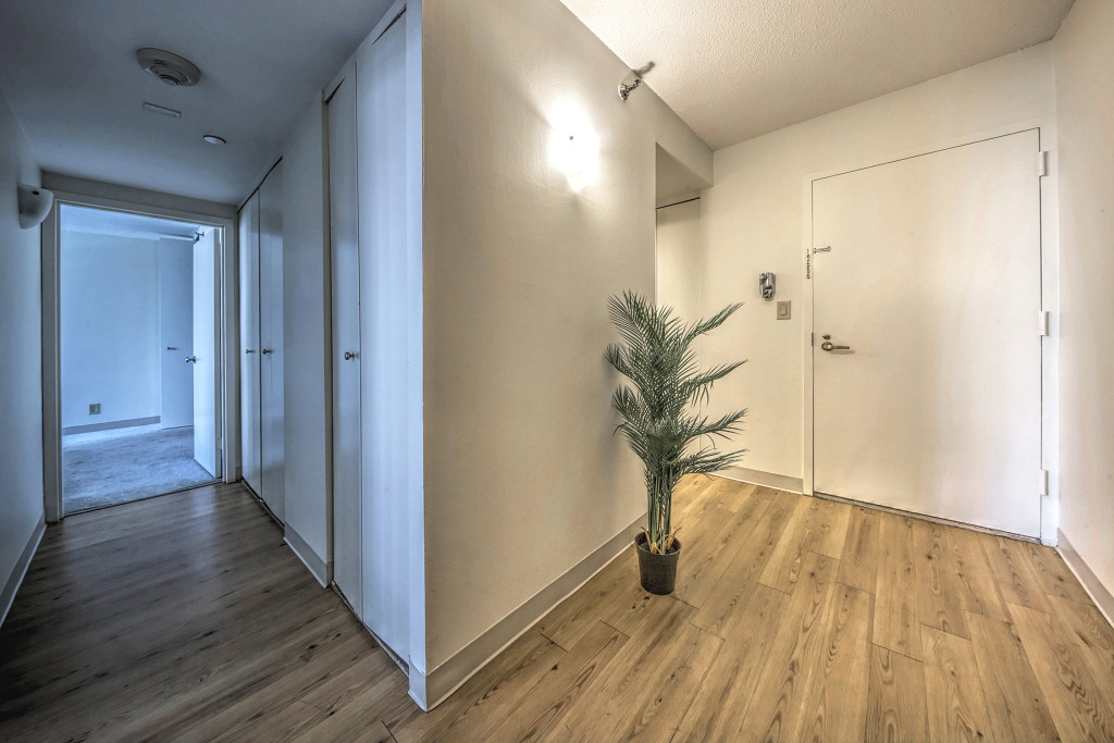 2 Bed with Work From Anywhere Office & Fast Wifi!