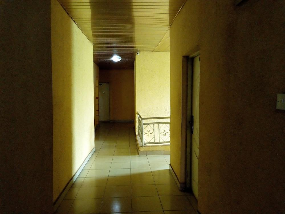 Adebayowa Hotel
