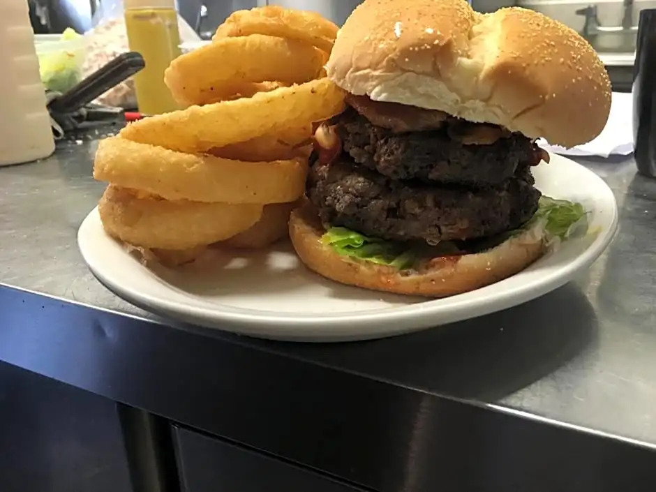 Arnolds Cove Inn