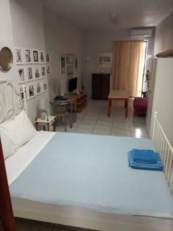 Awesome studio, 5 mins to beach, cafe, old town