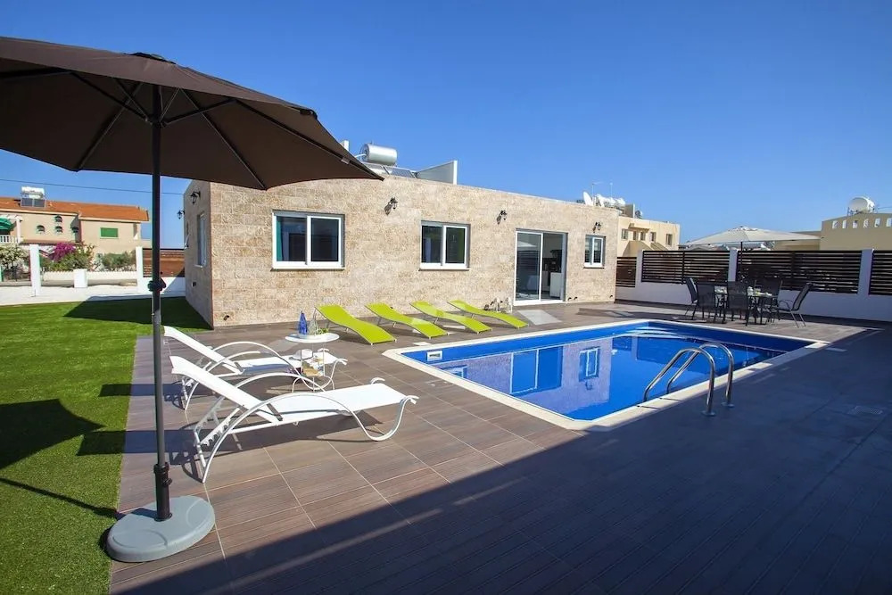 Broadway Villas