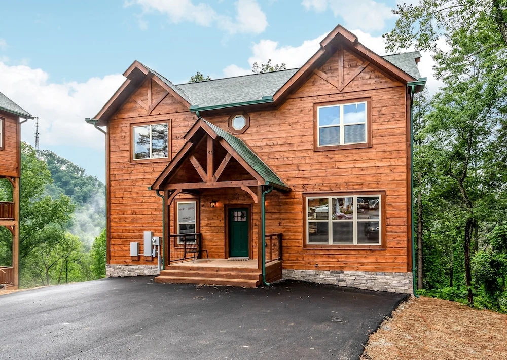 New Listing! Luxe Brand-new Mountain 5 Bedroom Home