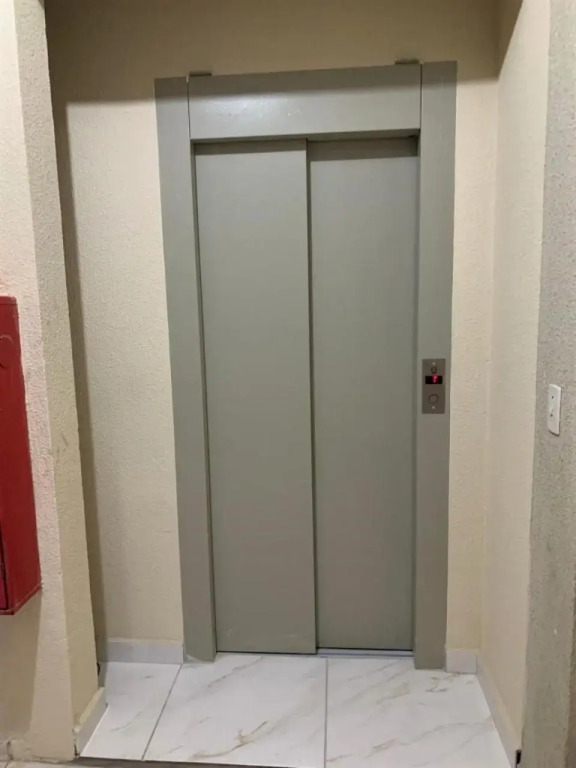 Apto c/2 quartos sendo uma suíte c/ar e 2banheiros