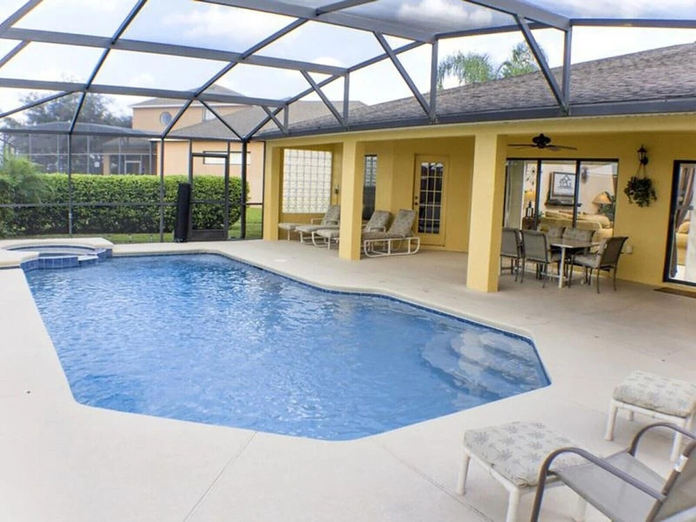 A Wonderful 4 Bedroom Villa With it own Pool in Legacy Park