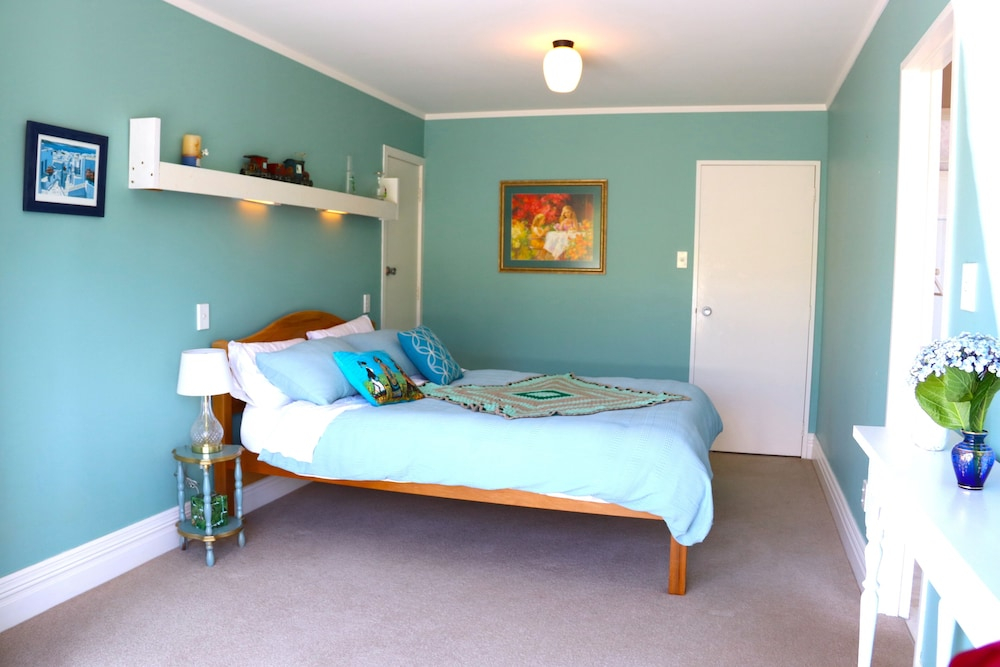 Charming homely Cherry Villa B&B with a panorama view