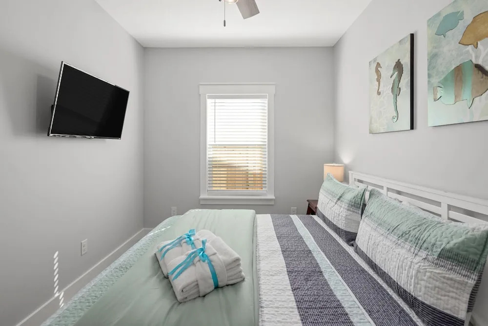 Laguna Haven! 3BR 2BA Sleeps 7! Your Perfect Escape!