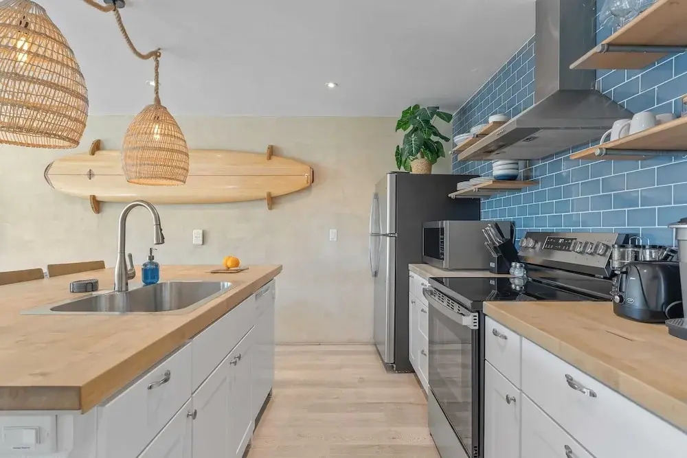 Walk to Trestles Beach, Shared Yard+firepit El Camino Surfhouse A by Avantstay