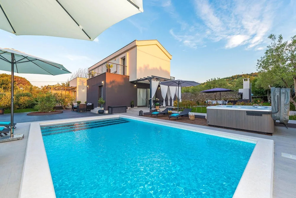 Amazing Home In Zdrelac