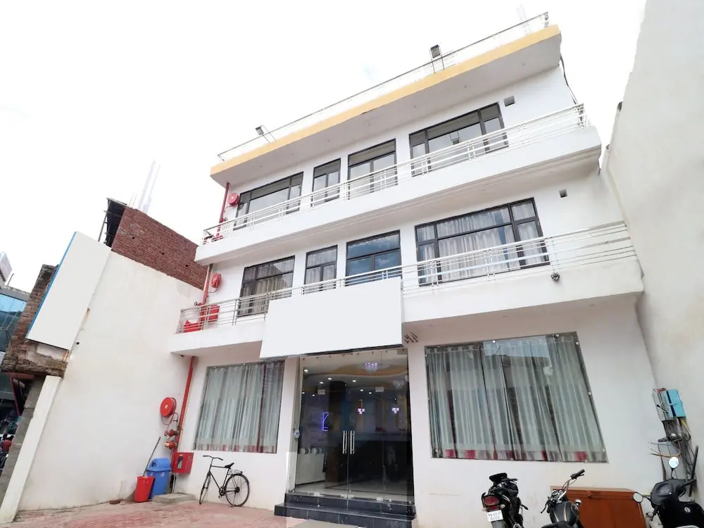 OYO 16975 Hotel Golden View